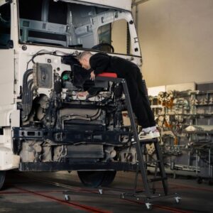 Kokkupandav auto mootori allalibisemise platvorm