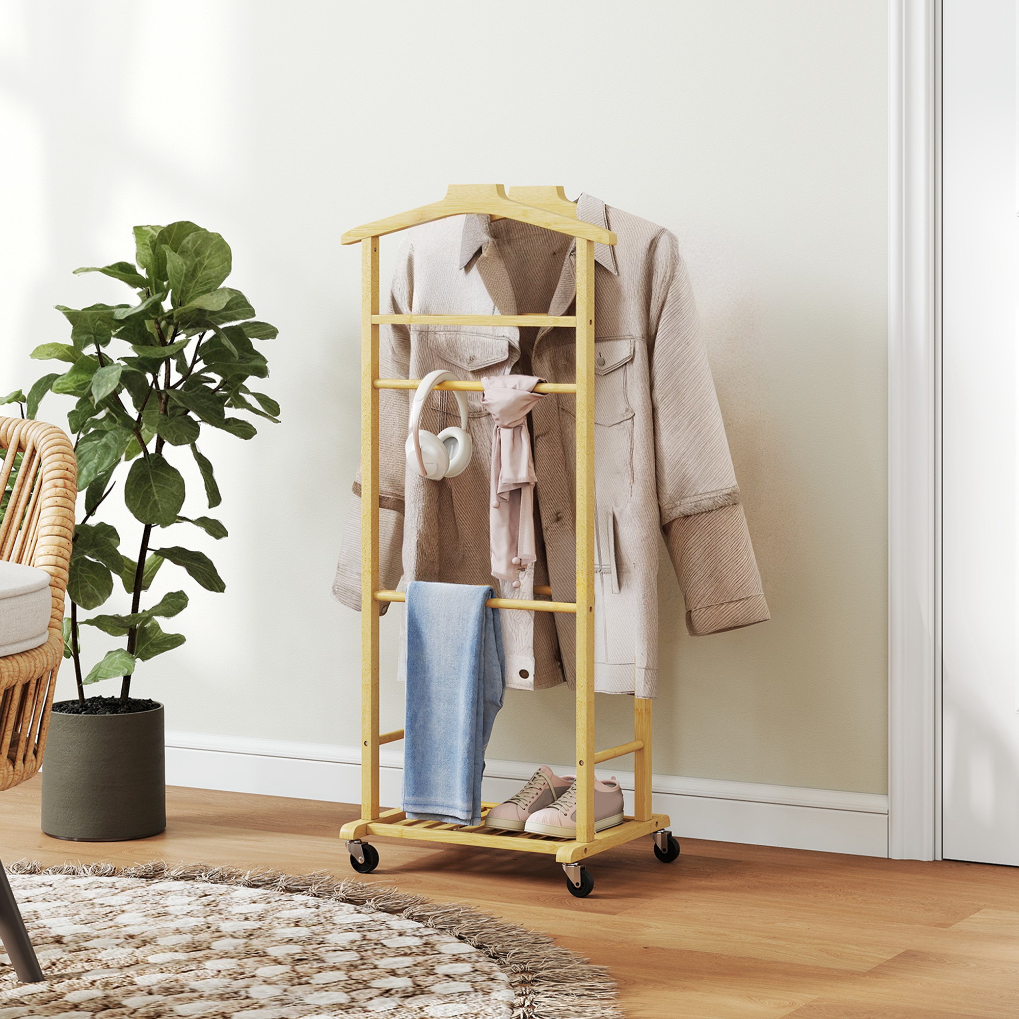 Ratastel riidestang, bambus, naturaalne puidutoon, 47 x 33,7 x 105,5 cm