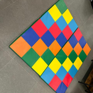 Kokkupandav mängumatt lastele